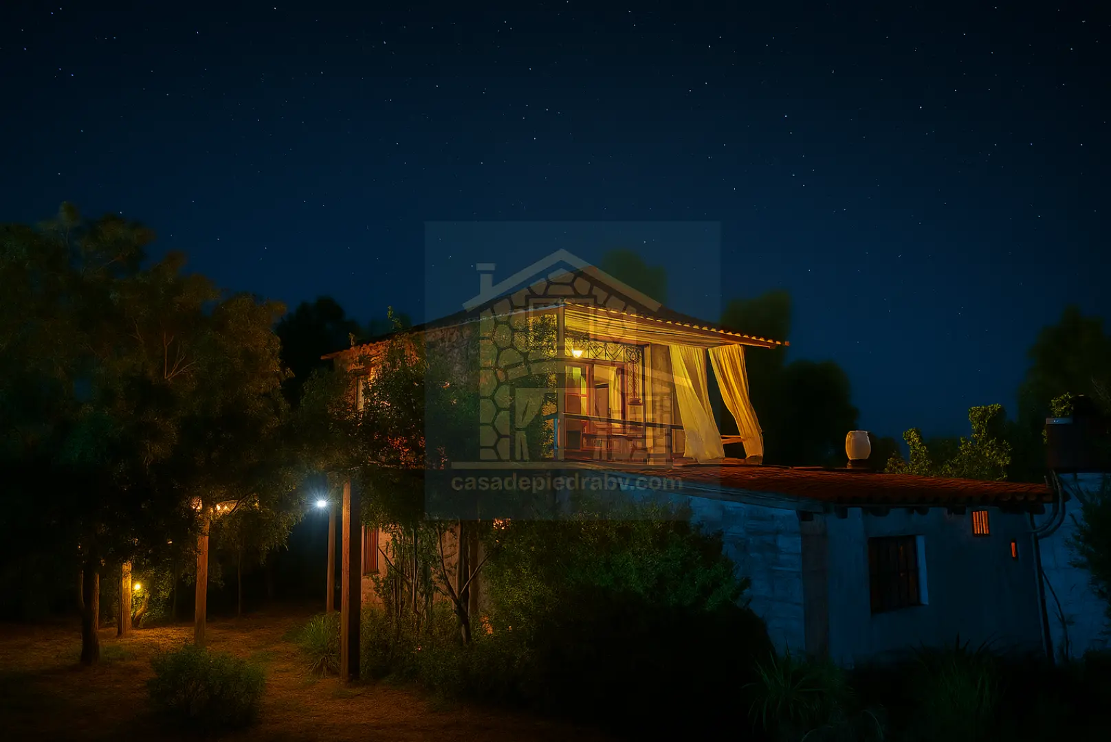 Casa de Piedra de Noche