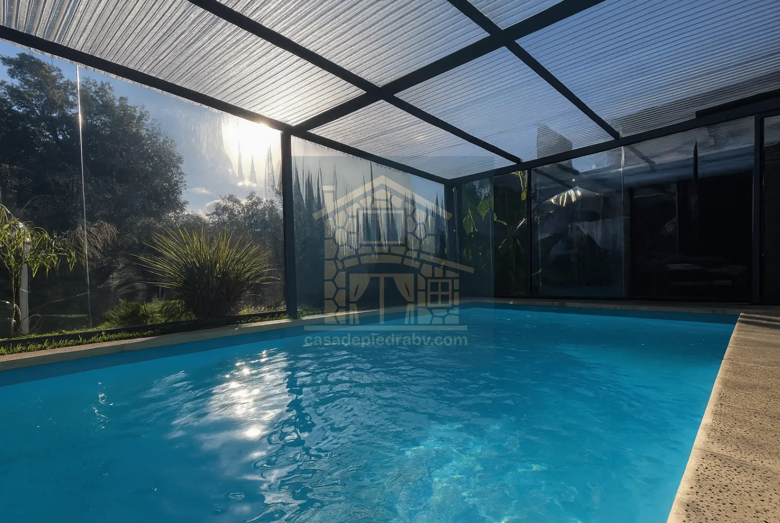 Piscina Climatizada con Cerramiento